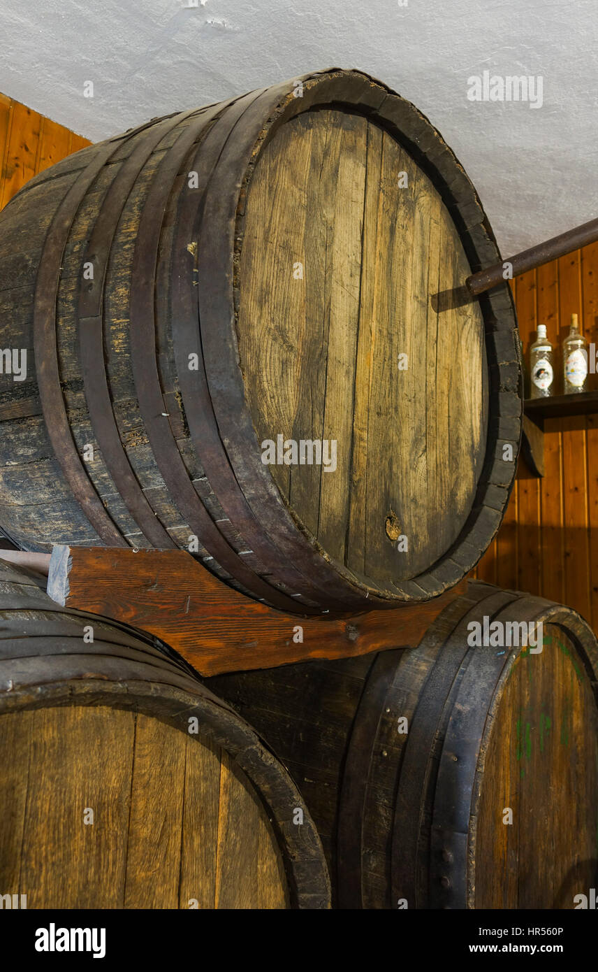 Die Bodega, Jahrgang Weinherstellung Ausrüstung auf dem Display an ethnologischen Museum Mijas Andalusien, Spanien Stockfoto
