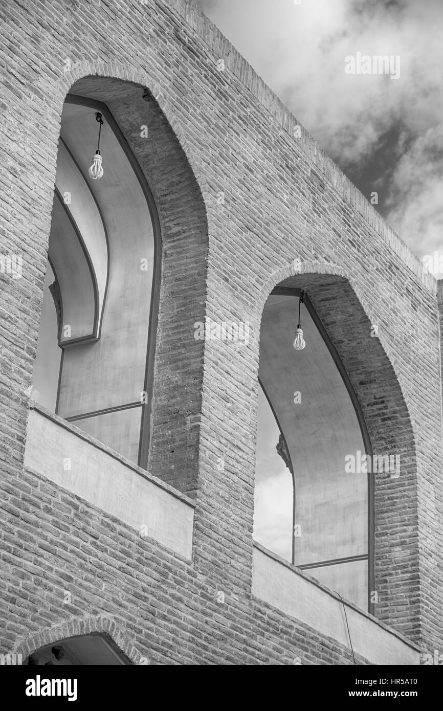 Bewegungsunschärfe in Iran alten Fenster in der Nähe der Moschee und antiken Bau Stockfoto