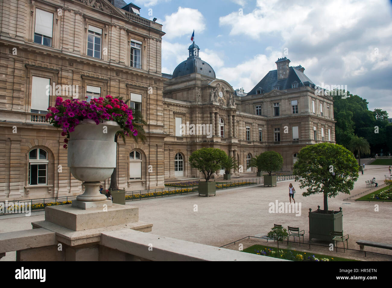 Palais du Luxembourg im Jardin du Luxembourg fotografiert in Paris, Frankreich Stockfoto