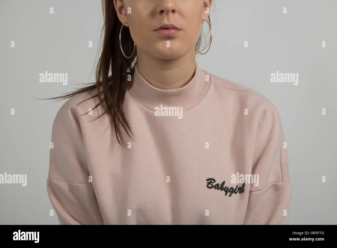 Studio - Urban Fashion Portrait, porträtiert einen Sinn für Stil und Aussage. Pastellfarben kontrastierenden zusammen, so dass einen sanfte und subtile Ansatz. Stockfoto