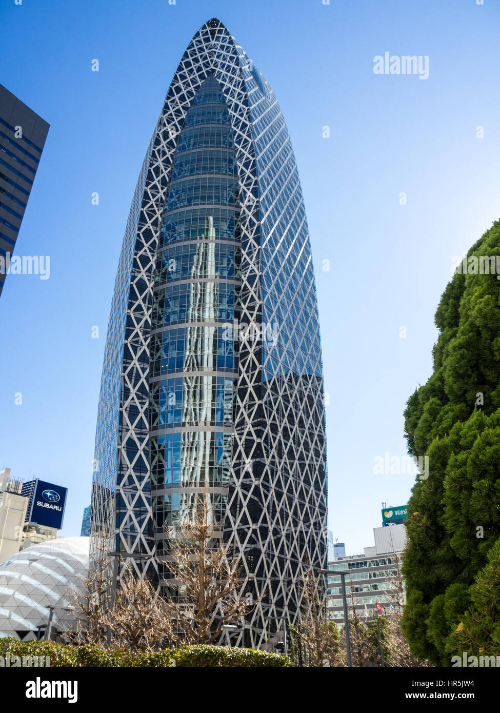 Auch bekannt als Turm Mode Gakuen Cocoon Tower in Shinjuku, Tokio. Stockfoto