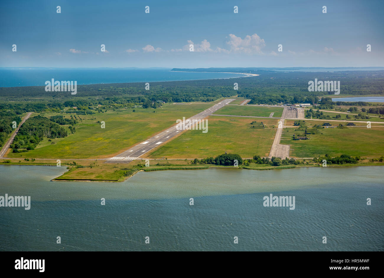 Flugplatz Peenemünde, ICAO-code EDCP, Start-und Landebahn mit Ansatz Licht, Insel Usedom, Peenemünde, Ostsee, Deutschland, Mecklenburg-Vorpommern Stockfoto