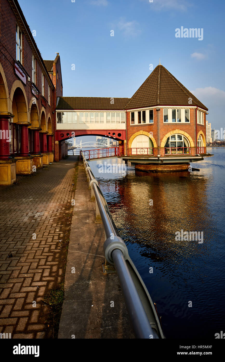 Sam Platt Pub befindet sich Trafford Wharf Road Manchester Docks, Manchester Ship Canal in Salford Quays Salford Manchester England, UK Stockfoto