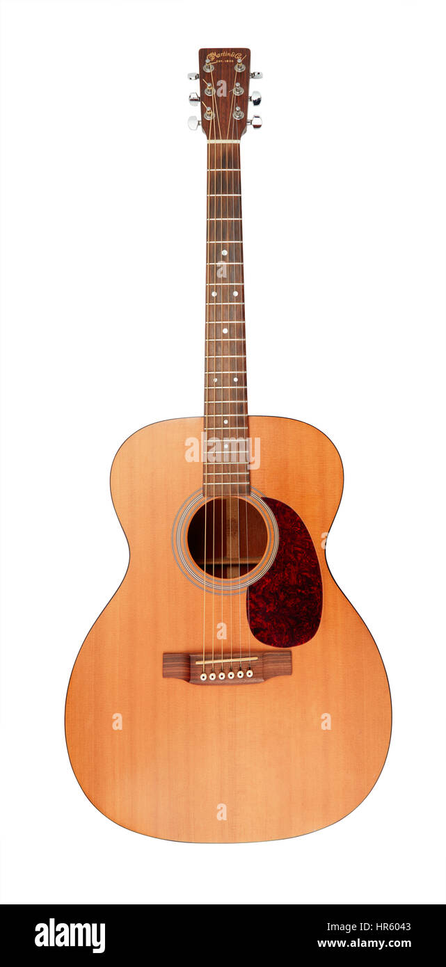 Martin 0001 Gitarre auf weißem Hintergrund Stockfoto