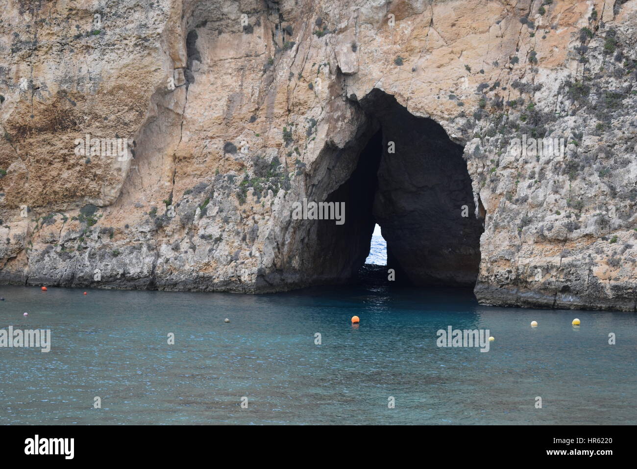 Höhle am Dwejra Binnenmeer, Gozo Stockfoto