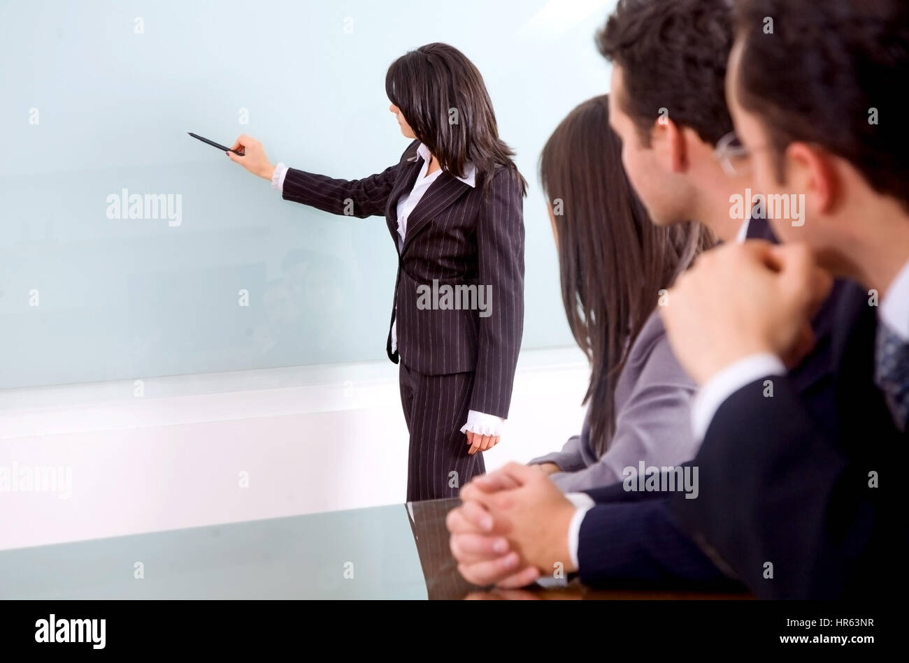 Geschäft Mädchen dabei eine Präsentation in einem Büro treffen Stockfoto