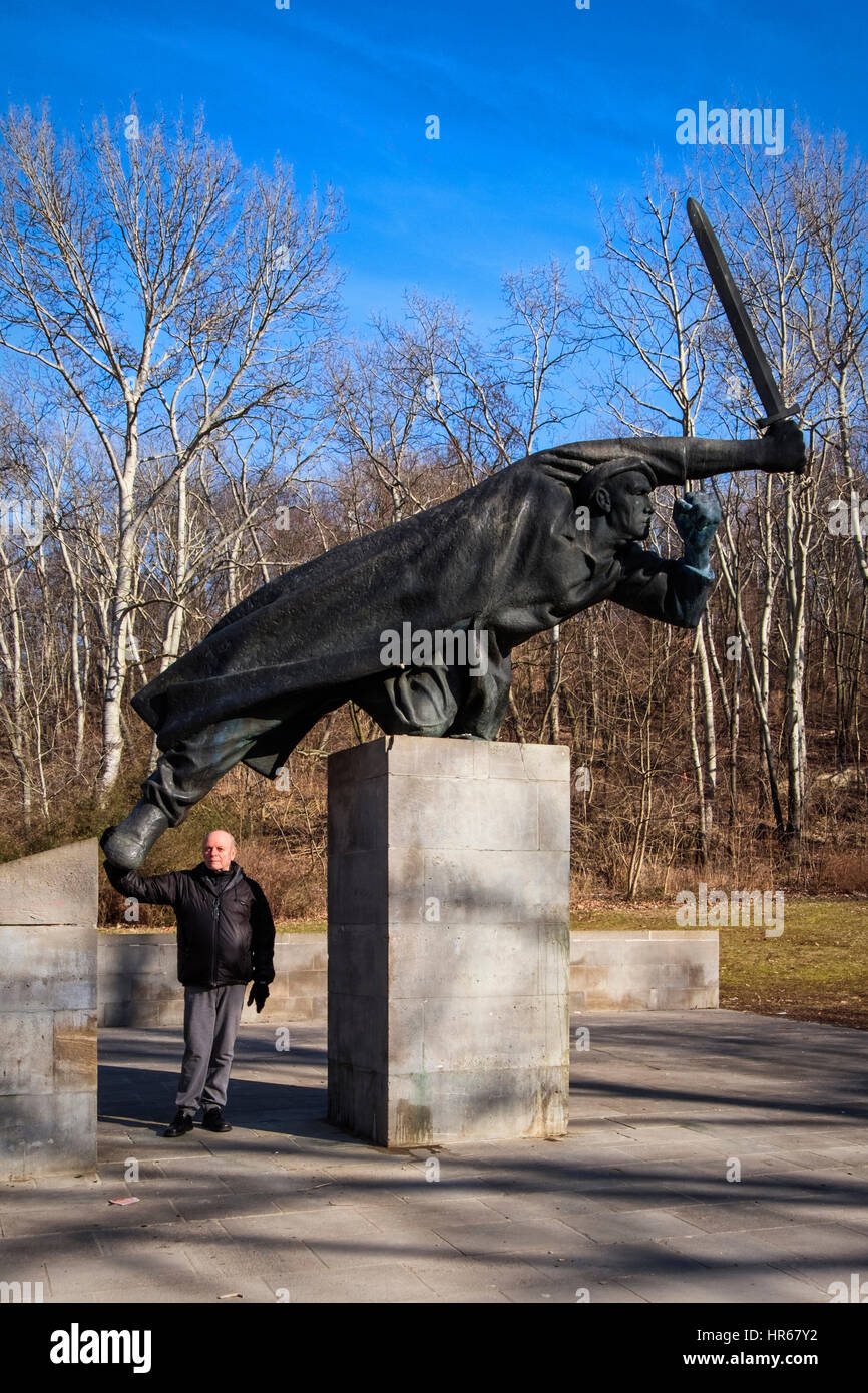 Denkmal der spanenkampfer Fotos und Bildmaterial in hoher Auflösung