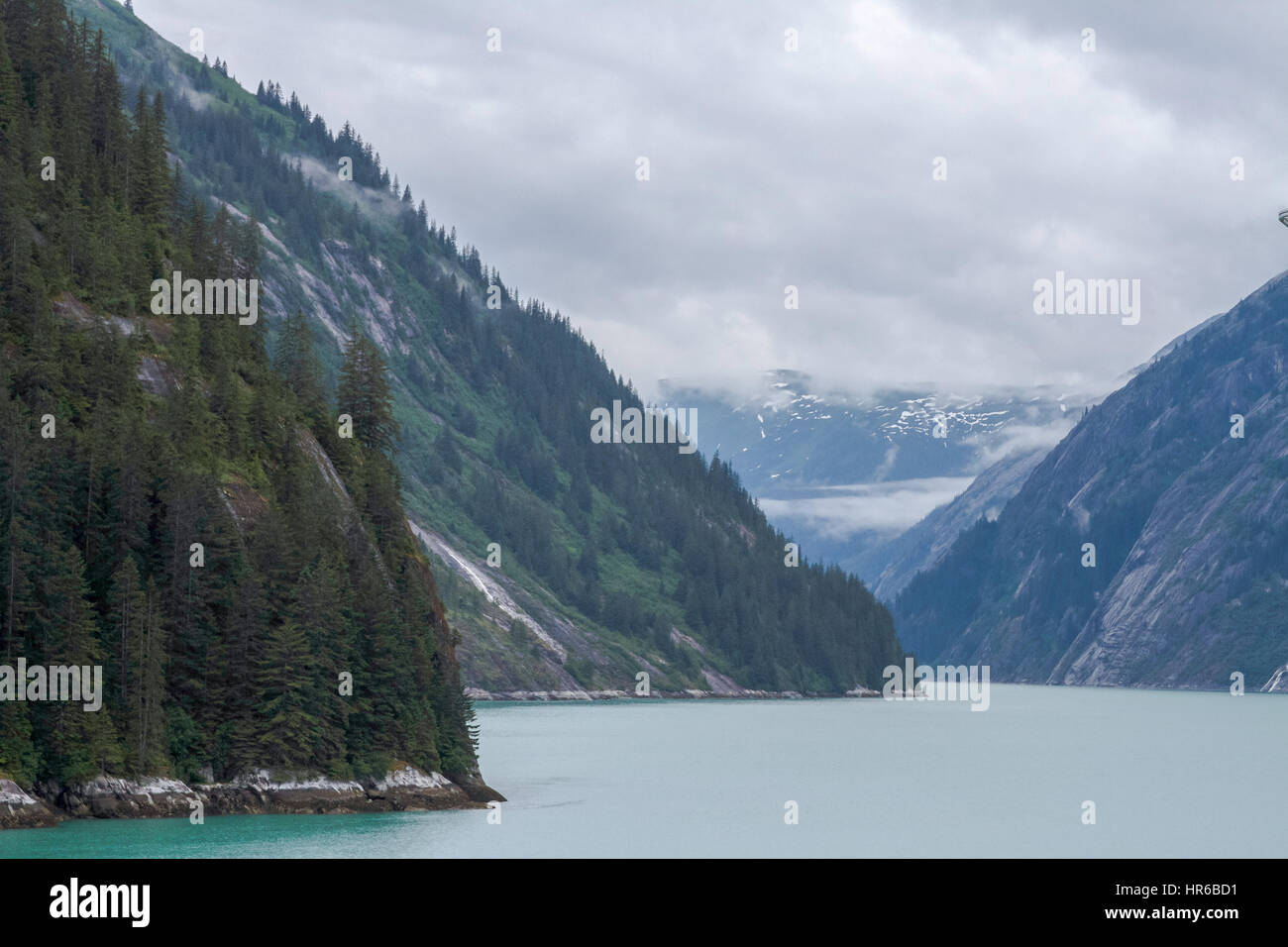 Alaska-Landschaft mit grünen Tal und schönen Gewässern Stockfoto