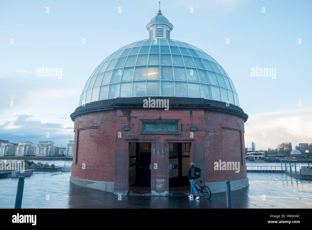 London, UK. 27. Februar 2017. Gesamtansicht der Greenwich-Fußgängertunnel. Es kreuzt unter der Themse in East London, Greenwich (Royal Borough of Greenwich) Verknüpfung am Südufer mit der Isle of Dogs (London Borough of Tower Hamlets) im Norden. Es wird von Toushands für Pendler, Läufer und Radfahrer jeden Tag verwendet. Bildnachweis: Alberto Pezzali/Pacific Press/Alamy Live-Nachrichten Stockfoto