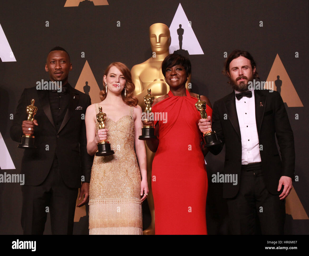 Hollywood, Kalifornien, USA. 27. Februar 2017. Mahershala Ali, Emma Stone, Viola Davis, Casey Affleck. 89. annual Academy Awards, präsentiert von der Academy of Motion Picture Arts and Sciences statt im Hollywood & Highland Center. Bildnachweis: Theresa Shirriff/AdMedia/ZUMA Draht/Alamy Live-Nachrichten Stockfoto