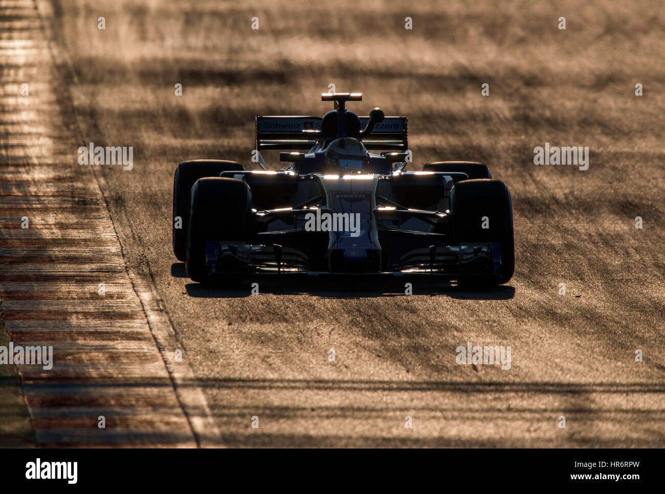 Bracelona, Deutschland. 27. Februar 2017. Schwedische Formel1-Fahrer Marcus Ericsson von Sauber Tests seiner neuen Rennwagen in der Formel1 pre-Season Tests auf der Rennstrecke Circuit de Catalunya in Bracelona, Deutschland, 27. Februar 2017. Die neue Formel1 Saison startet am 26. März 2017 in Australien. Foto: Jens Büttner/Dpa-Zentralbild/Dpa/Alamy Live News Stockfoto