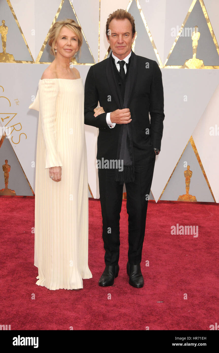 Los Angeles, Kalifornien, USA. 26. Februar 2017. 26. Februar 2017 - Los Angeles Kalifornien USA - Musiker STING, Frau TRUDIE STYLER bei den 89. Academy Awards - Ankünfte statt im Dolby Theater, Hollywood CA Credit: Paul Fenton/ZUMA Draht/Alamy Live News Stockfoto