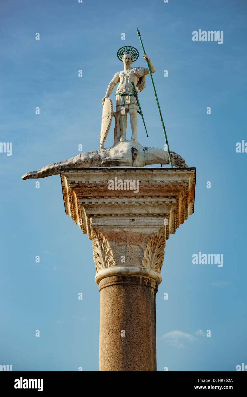 Statue von St. Theodor auf Spalte, Piazzetta San Marco, Venedig, Italien Stockfoto