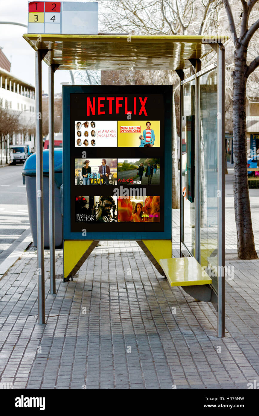 Netflix Öffentlichkeitsarbeit auf Plakat an Bushaltestelle, Stockfoto