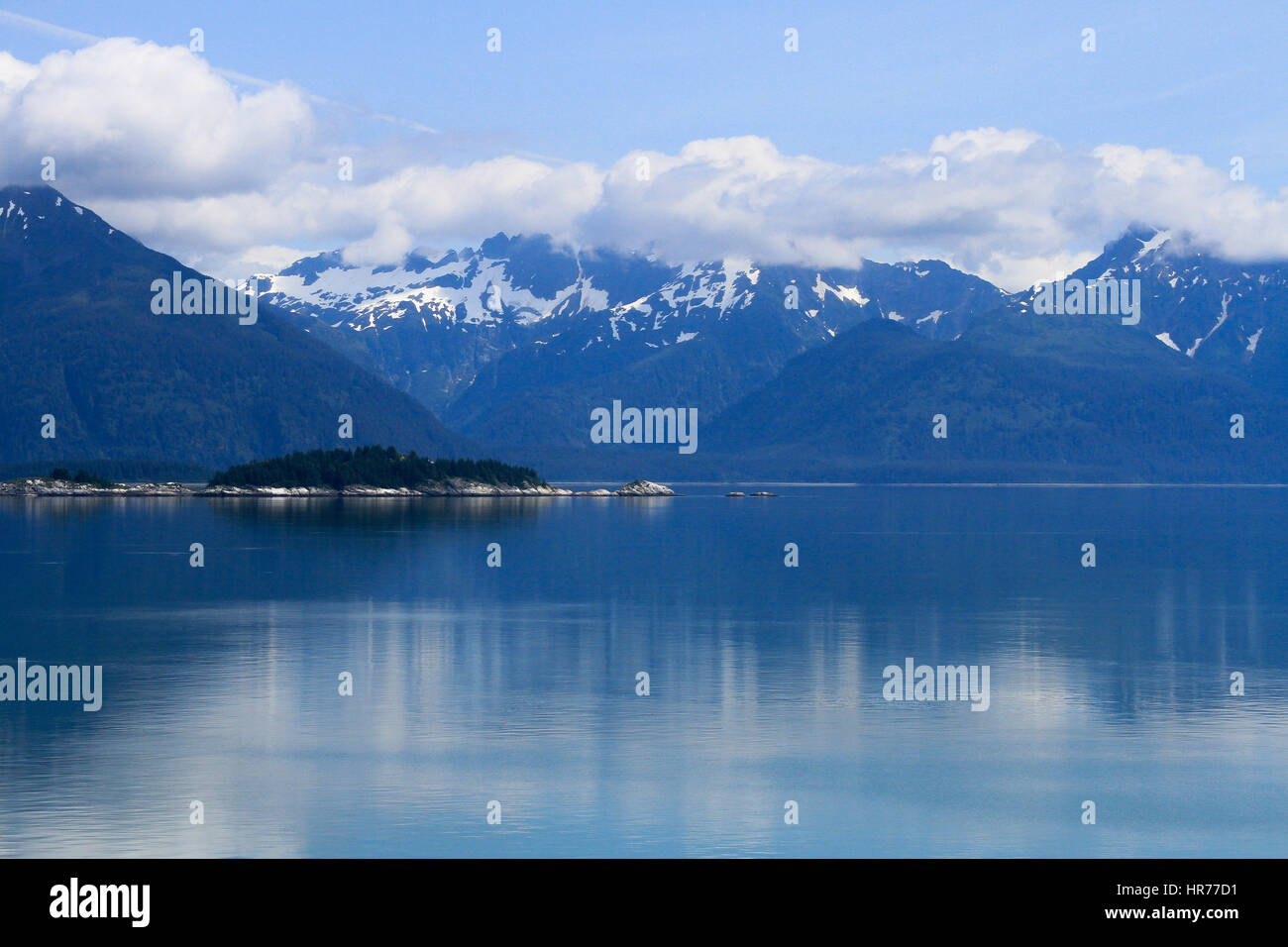 Alaska-Landschaft mit Bergen und stillen Wassern Stockfoto