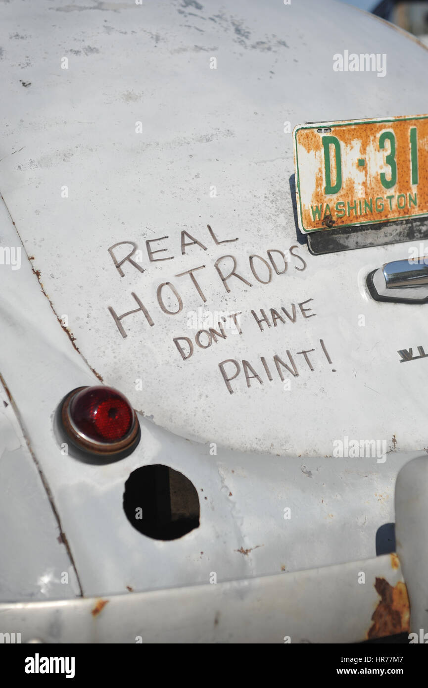 Echte Hotroden haben keine Farbe! - Morris Cruise Nachtfahrzeugshow, Morris, Illinois, USA. Stockfoto