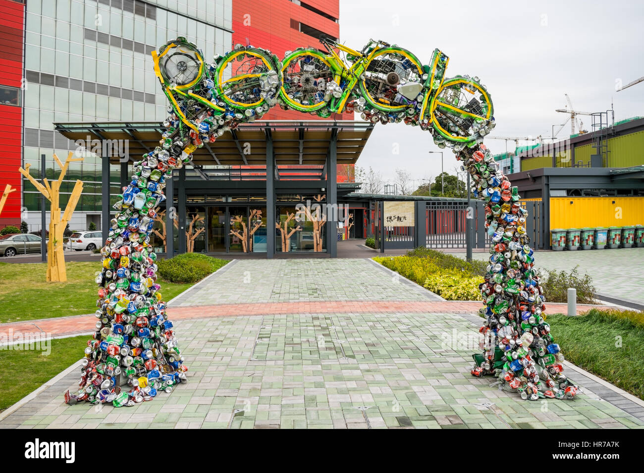 Kleiner Bogen aus recycelten Materialien in Hong Kong hergestellt Stockfoto