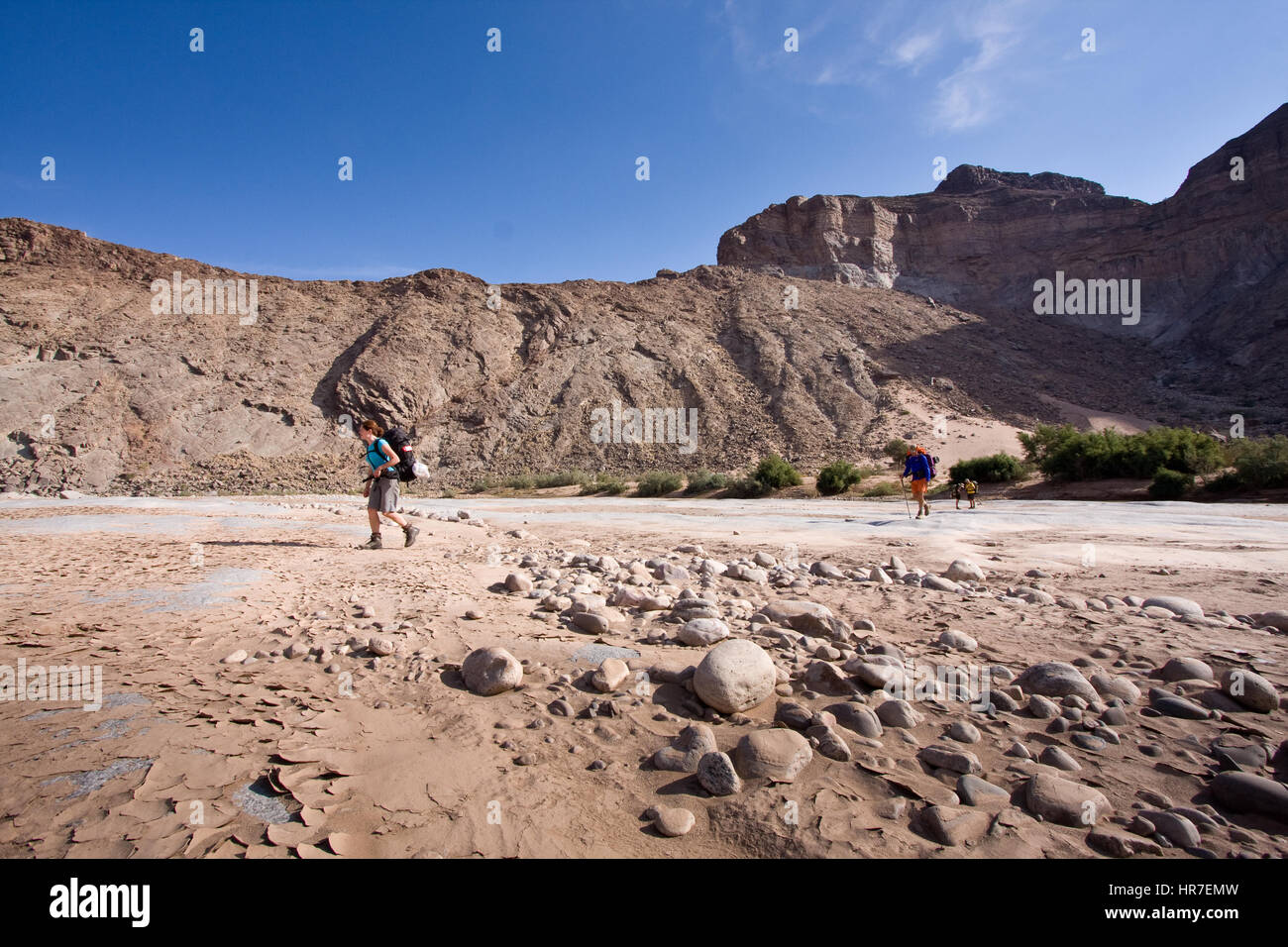 Der Fish River Canyon wandern ist eine wandernde Spur über mehrere Tage durch den harten aber aufregenden Wüstenbedingungen. Wanderer müssen gut vorbereitet sein. Stockfoto