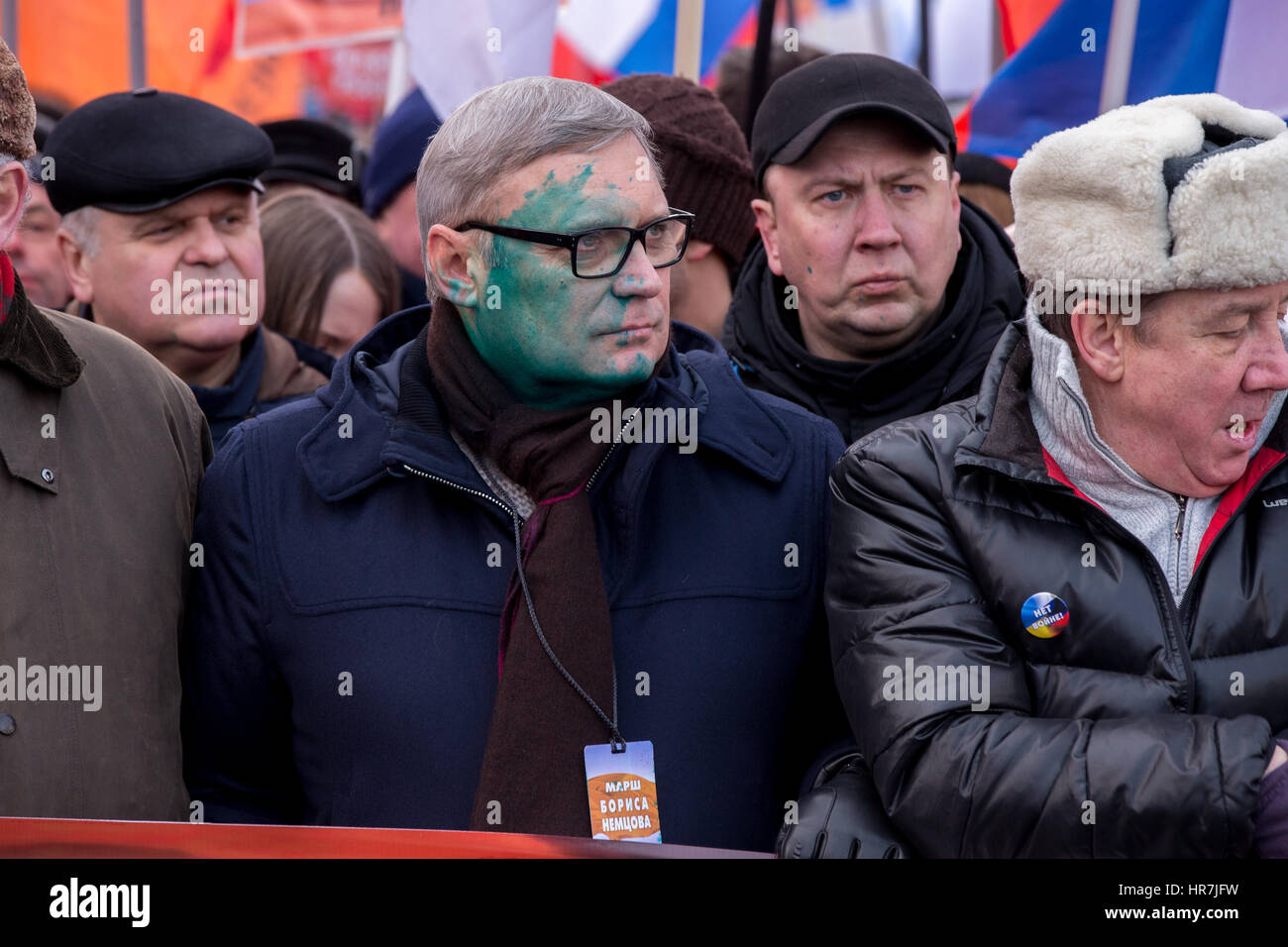Moskau, Russland. 26. Februar 2017. Mikhail Kasyanov (C), Vorsitzender des dem Menschen Freiheit Partei (PARNAS) nimmt Teil an einer Demonstration in Gedenken an Russisch Stockfoto