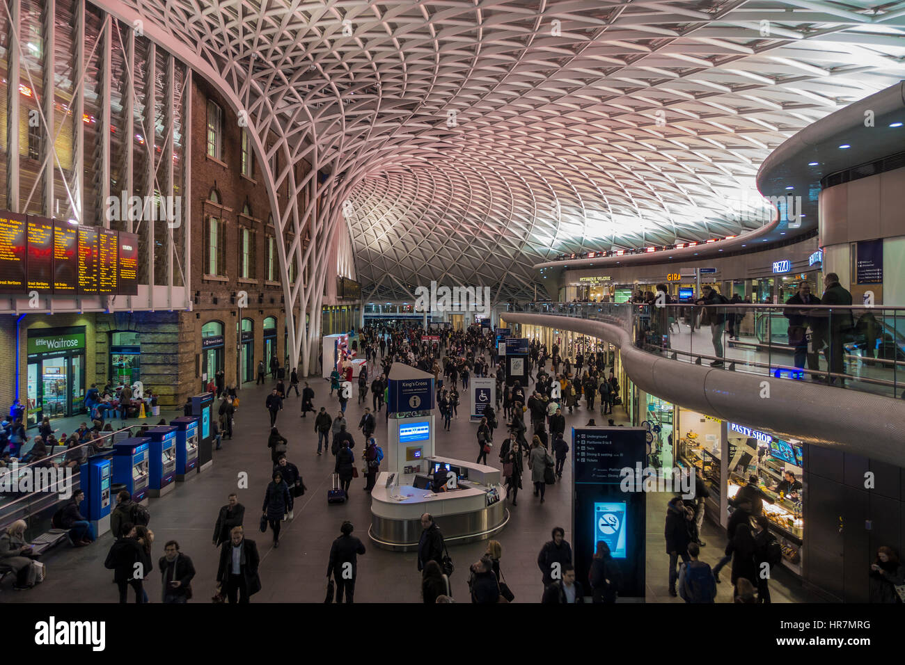 Kings Cross Bahnhof, Halle, Euston Road, London, Rush Hour, Stockfoto