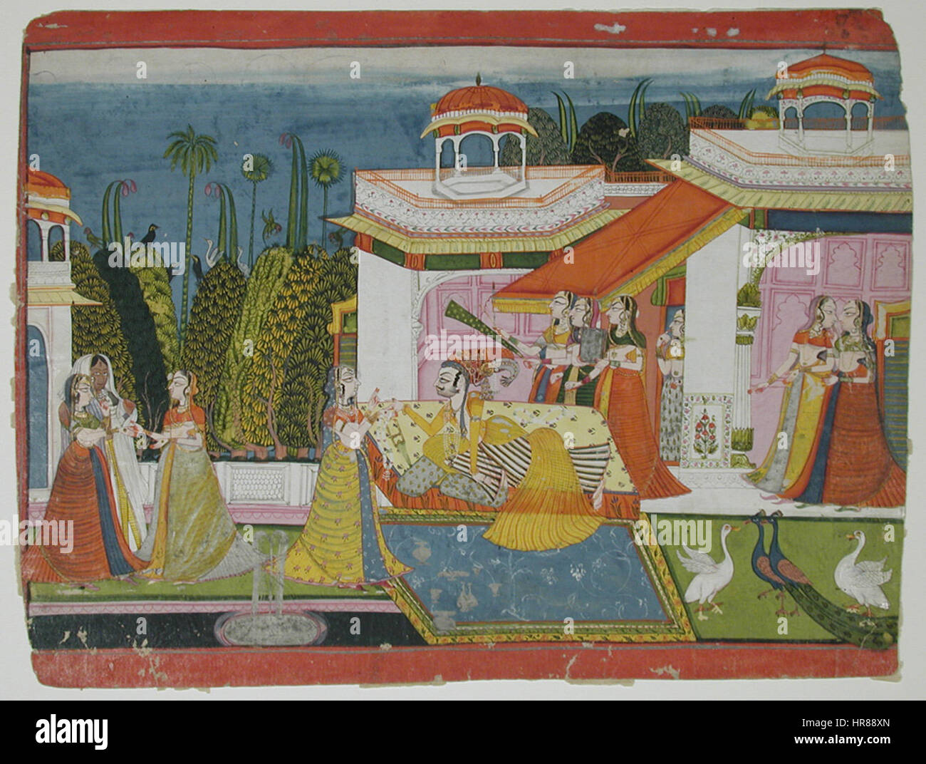 Dieses Gemälde zeigt einen Thakur, eine edle Figur, die auf einer Couch liegt und von Frauen und Dienern umgeben ist. Das Kunstwerk reflektiert die soziale Hierarchie und das häusliche Umfeld der Zeit und hebt den aristokratischen Status der Figur und die Rolle der Frauen und Bediensteten im Haushalt hervor. Stockfoto