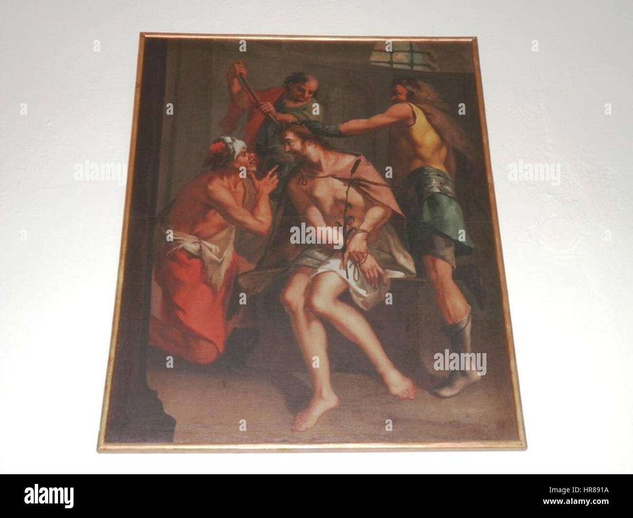 „Jezusa kronajo s trnjevo krono“ von Valentin Metzinger zeigt, wie Christus mit einer Dornenkrone gekrönt wird, eine Szene aus der Passion Christi. Das Kunstwerk betont das Leiden und Opfer Jesu, ein zentrales Thema in der christlichen religiösen Kunst. Die Verwendung von Farbe und Komposition unterstreicht die emotionale Intensität des Augenblicks. Stockfoto