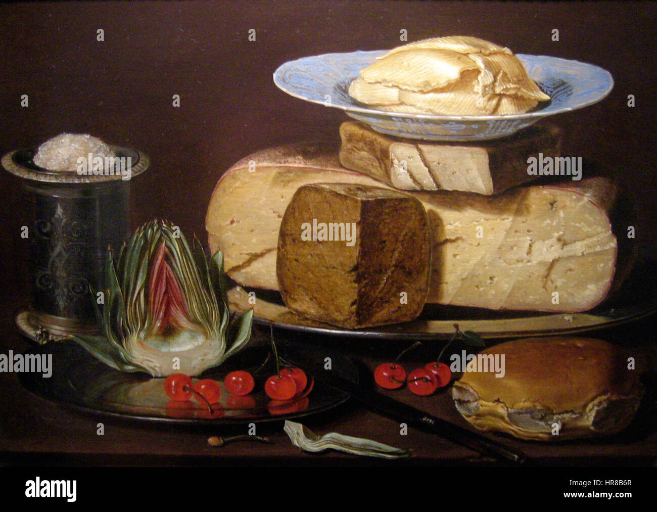 Clara Peeters Stillleben Gemälde, darunter Werke wie die, die auf der LACMA ausgestellt wurden, konzentrieren sich auf die detaillierte Darstellung von Objekten wie Lebensmitteln, Blumen und Haushaltsgegenständen. Diese Gemälde zeigen Peeters Fähigkeit, Textur und Licht einzufangen, und spiegeln das Interesse des frühen 17. Jahrhunderts an Realismus und symbolischen Bedeutungen in Alltagsgegenständen wider. Stockfoto