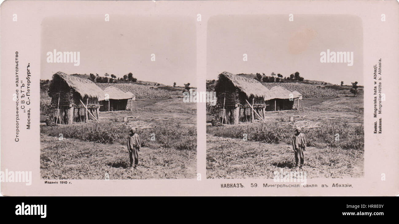 Dieses Bild zeigt ein traditionelles mingrelianisches Haus in Abchasien, einer Region im Kaukasus. Der architektonische Stil spiegelt die einzigartigen kulturellen und historischen Einflüsse der Gegend im 19. Jahrhundert wider. Stockfoto