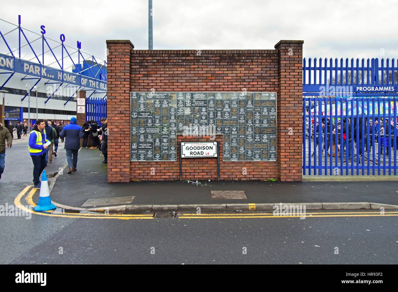Fans starten im Goodison Park ankommen für Everton Heimspiel gegen Sunderland, Liverpool UK Stockfoto