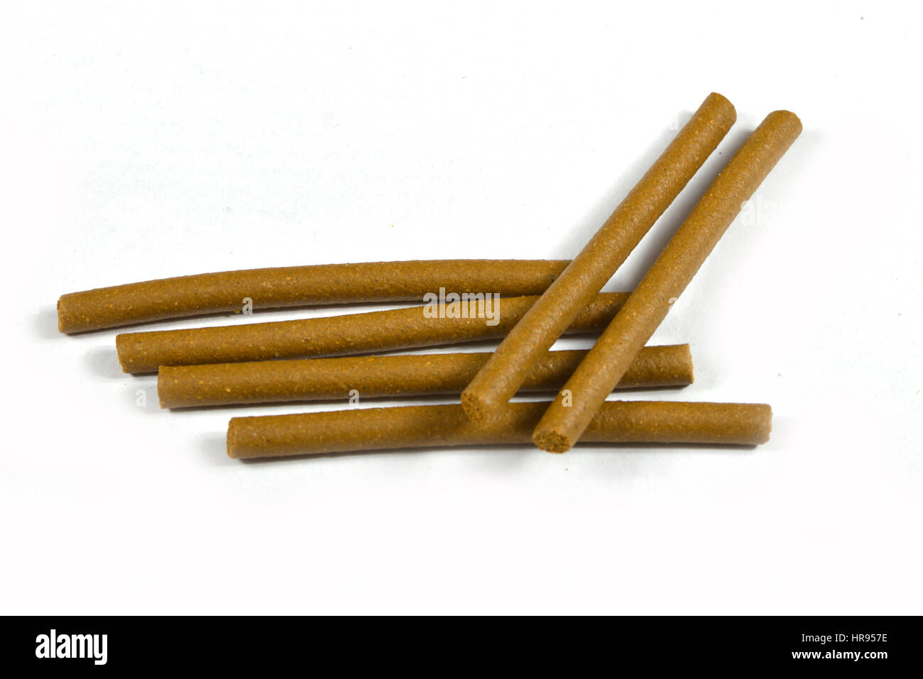 PET und Tiernahrung für Hunde und Katzen: Trockenfutter, Trockenfutter, Knochen, Knochen, Stöcke, Leder, Cookies, Penisse, Ohren, Sehnen Stockfoto