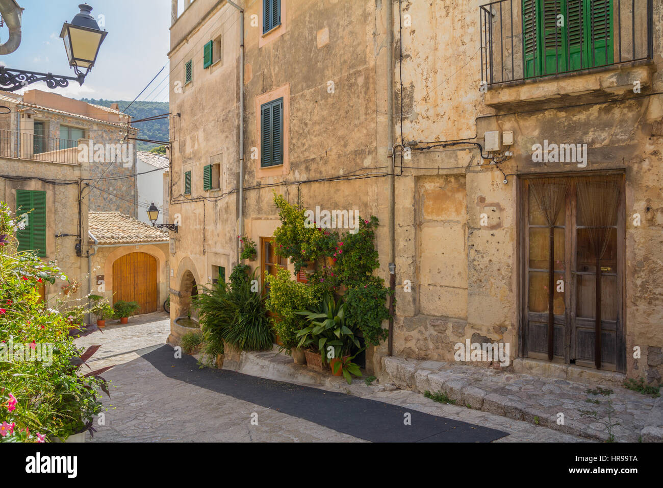 charmante historische Straße in Valldemossa Spanien Stockfoto