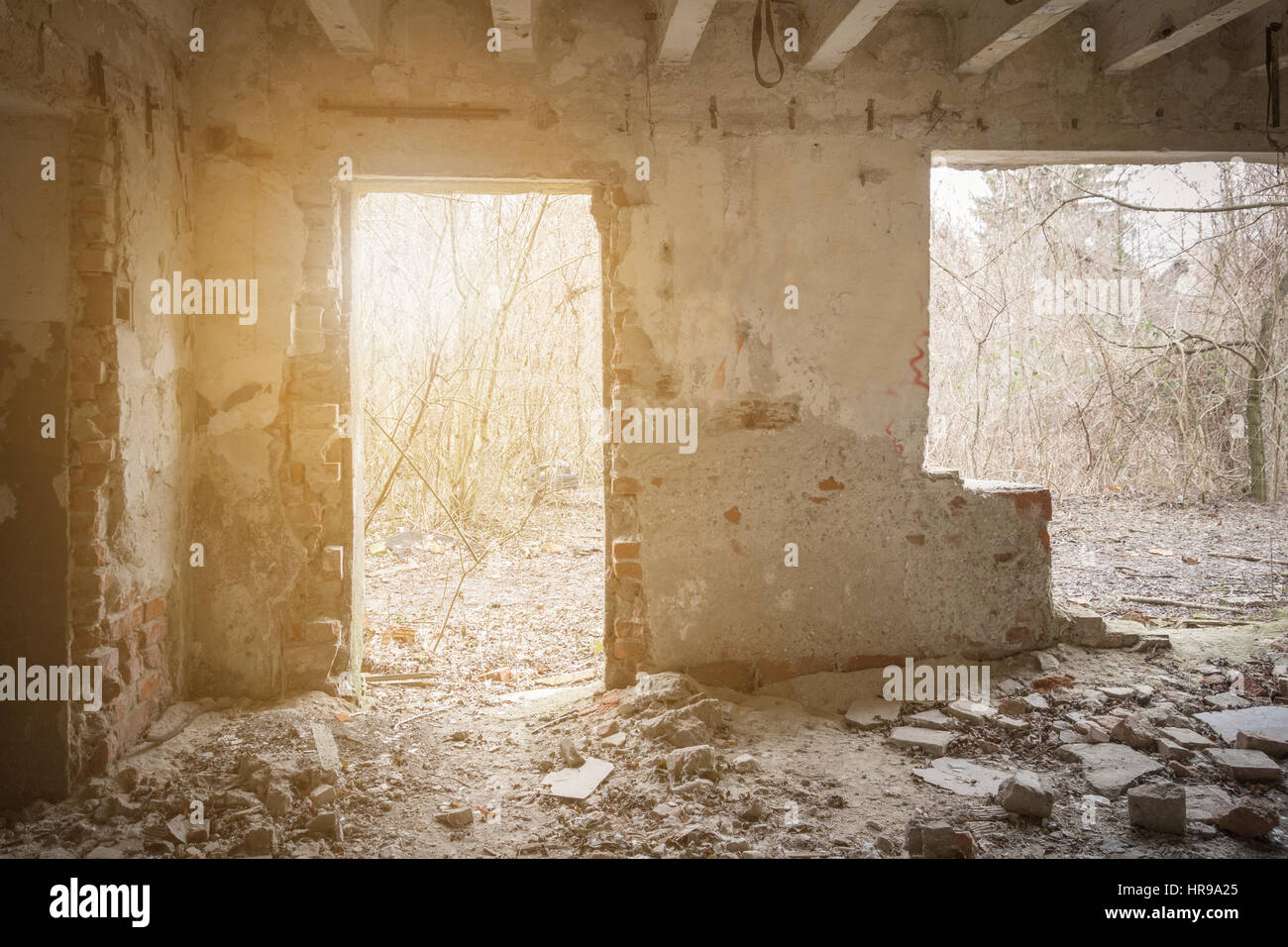 verlassenes Haus innen Stockfoto