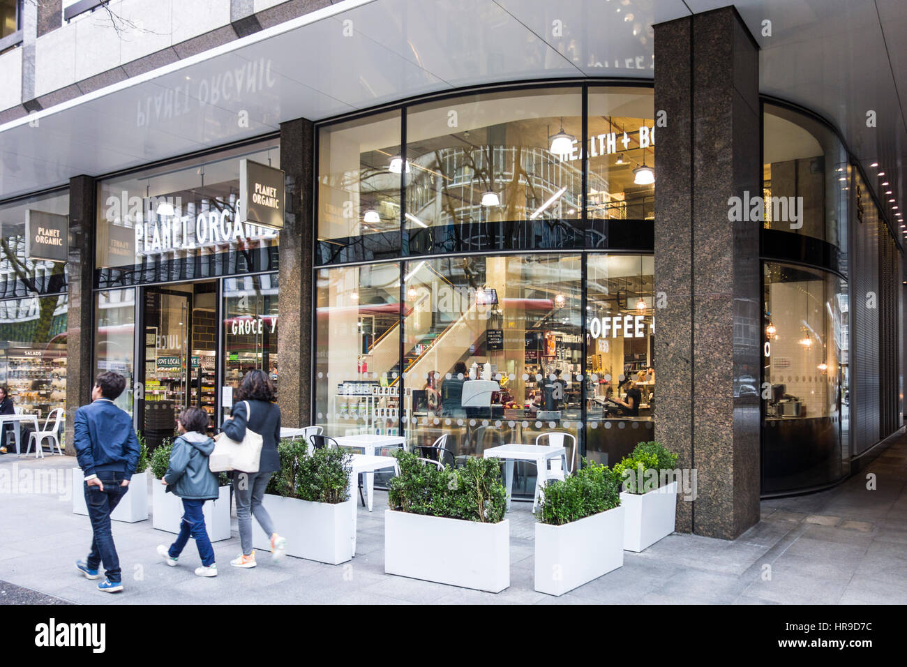 Planet-Bio Café-Restaurant-Shop speichern auf Tottenham Court Road, London, UK Stockfoto