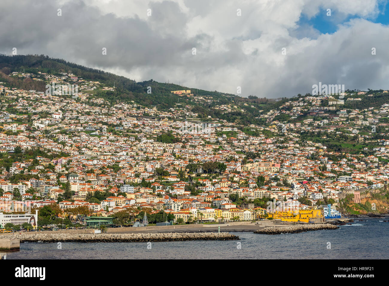 Funchal-Luftbild bei bewölktem Wetter, Insel Madeira, Portugal Stockfoto