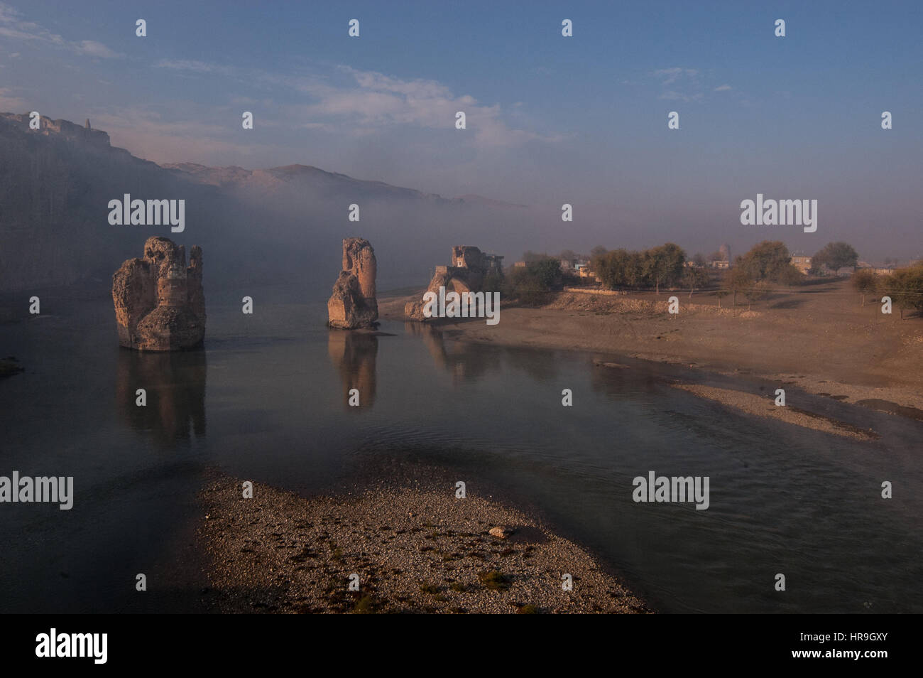 Türkischen Stadt Hasankeyf am Ufer des Tigris in der Südtürkei durch den Bau der Staudämme bedroht Stockfoto