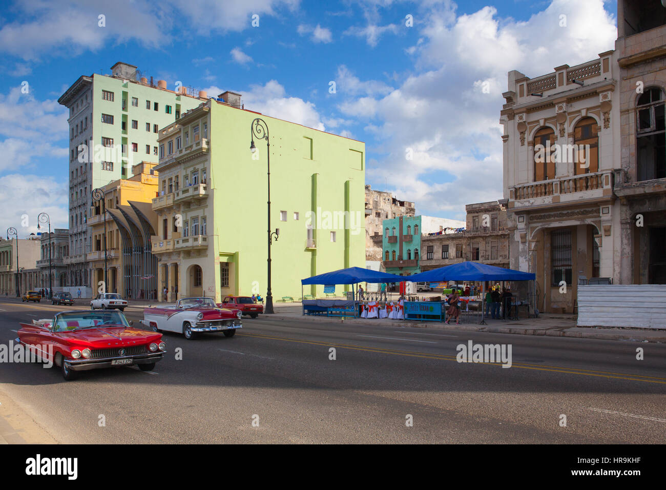Havanna, Kuba - Januar 21,2017: Havanna Malecon. Der Malecon (offiziell Avenida de Maceo) ist eine breite Esplanade, Fahrbahn und Deich die für erstreckt Stockfoto