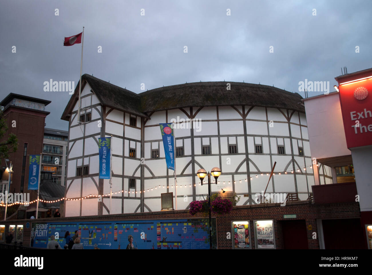 Das Globe Theatre in der Nacht Stockfoto