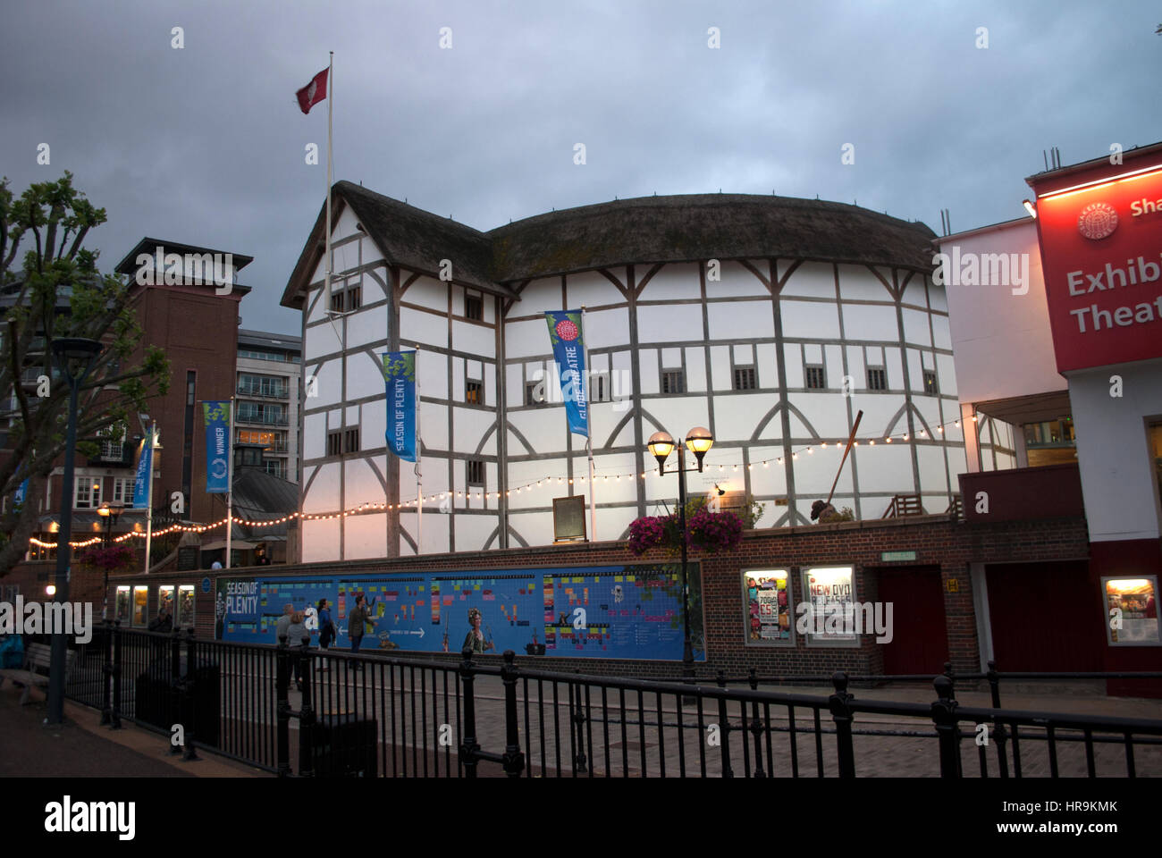 Das Globe Theatre in der Nacht Stockfoto