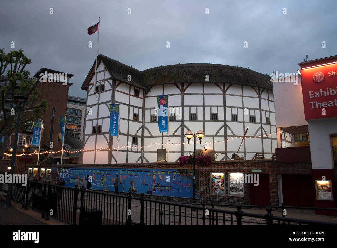 Das Globe Theatre in der Nacht Stockfoto