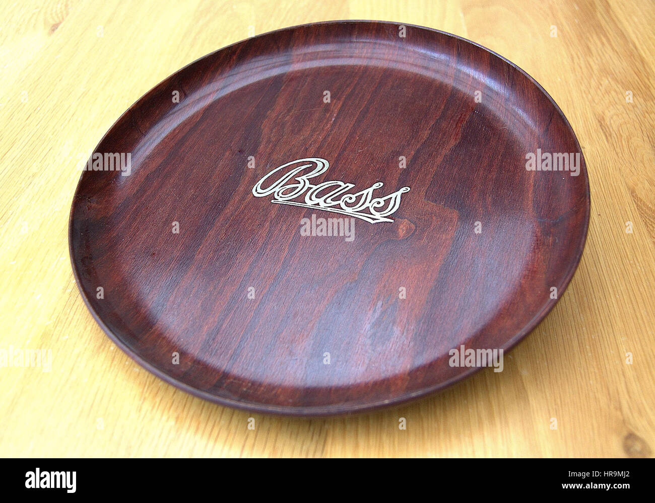 Bric-a-brac - einschließlich alte Erinnerungsstücke aus der Welt des Sports, vintage Comics/Zeitschriften, Krüge, Flaschen, Aschenbecher und andere Objekte. Stockfoto