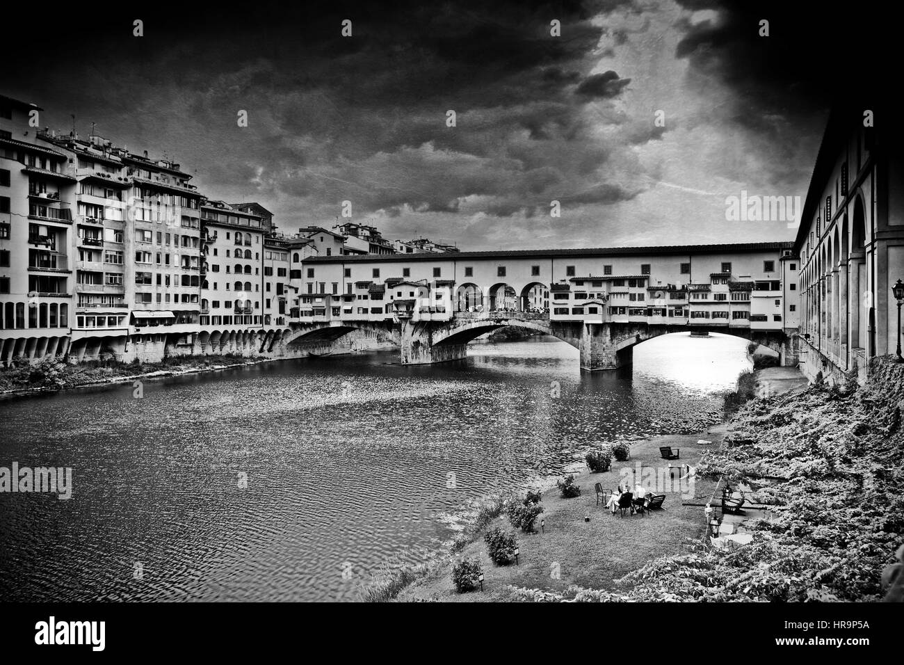 Ein Mittagessen Datum an den Ufern des Arno, ein strukturiertes Bild. Stockfoto
