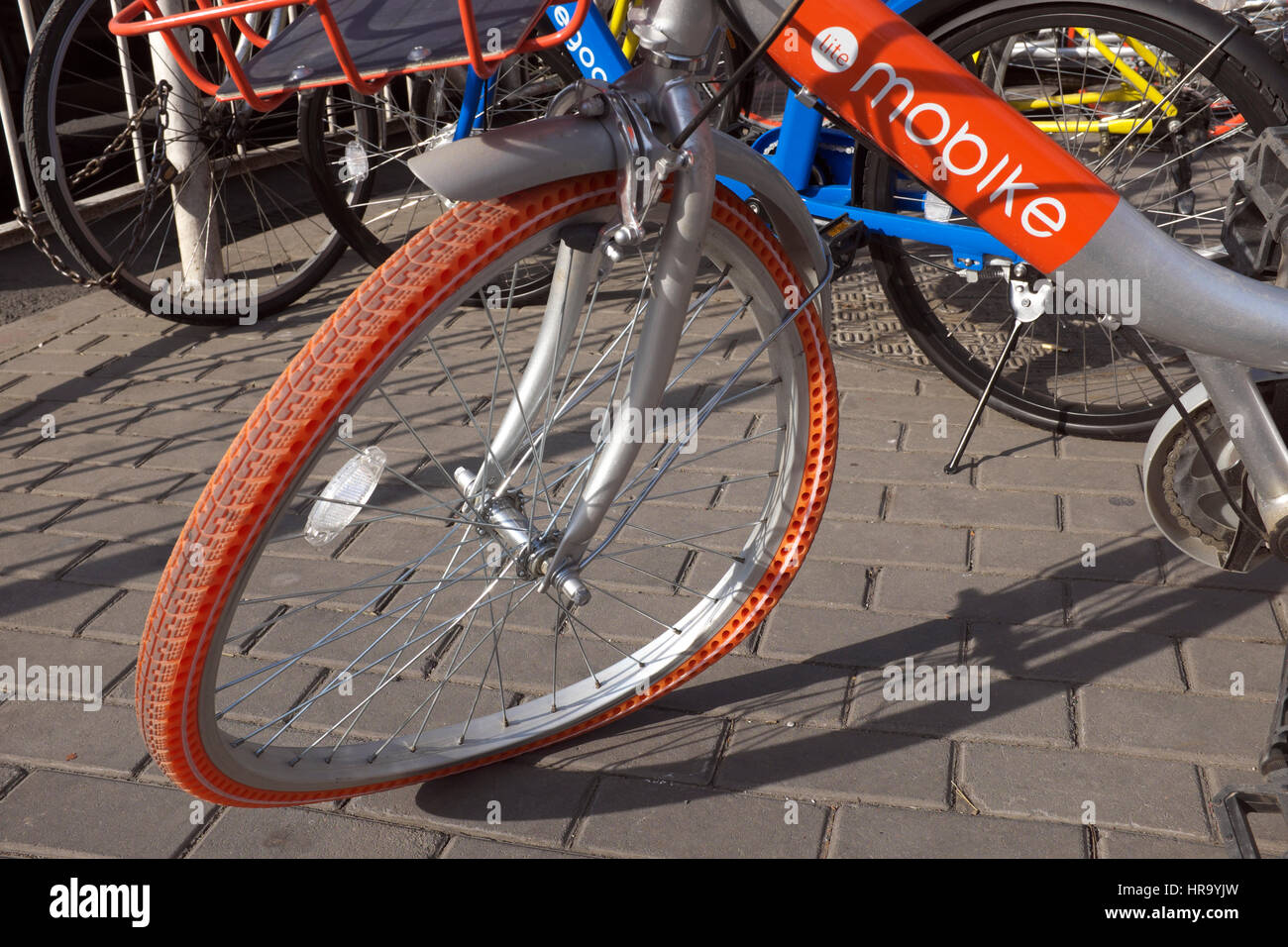 Ein Bike-sharing Fahrrad ist in Peking ruiniert. 28. Februar 2017 Stockfoto