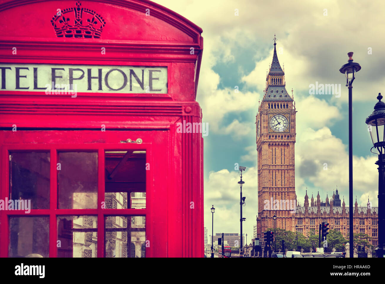 London - Big Ben-Turm und eine rote Telefonzelle. Vintage Film-Effekt. Instagram-filter Stockfoto