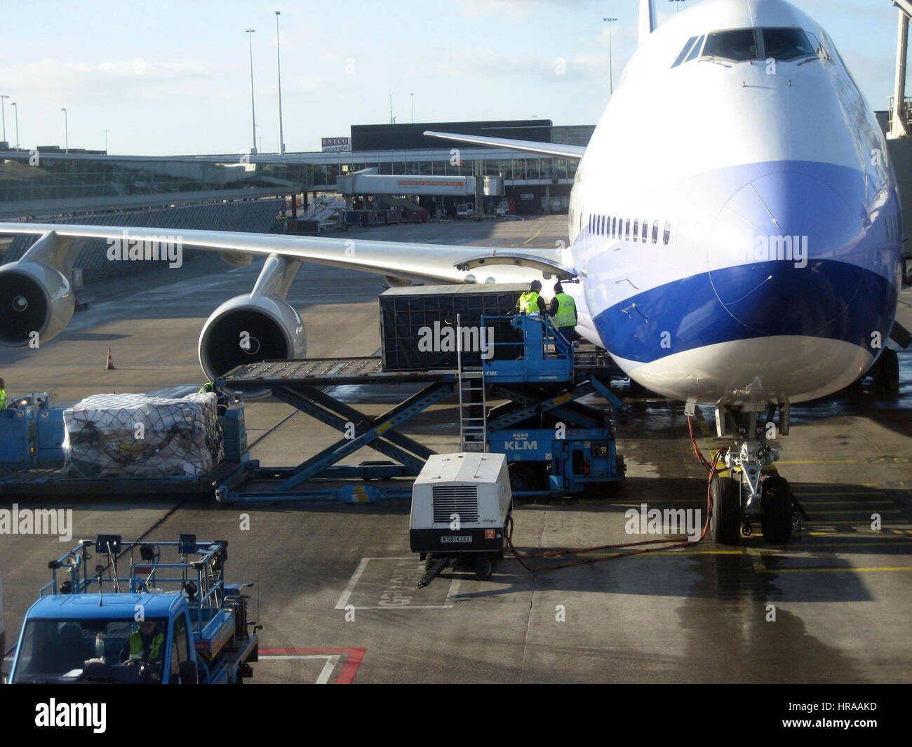 Szenen von und um Amsterdam-Schiphol Flughafen. Stockfoto
