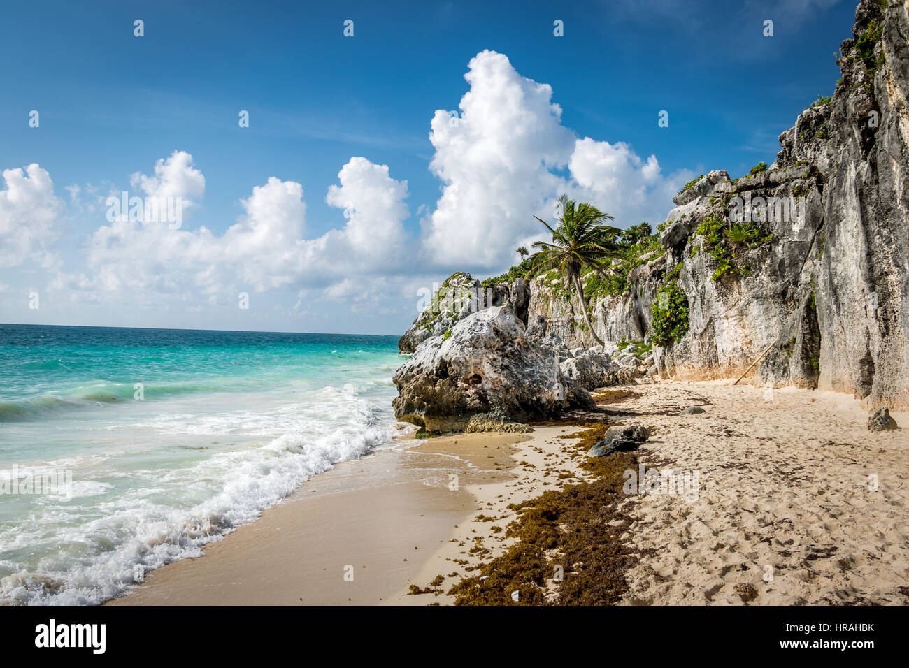 Felsen - Maya-Ruinen von Tulum, Mexiko und Karibik Stockfoto