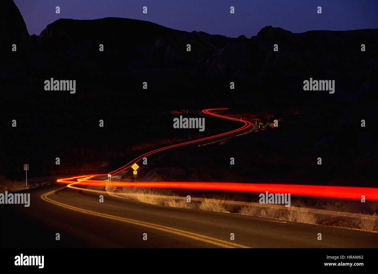 Schlieren Auto Rückleuchten, Valley of Fire State Park, Nevada, Vereinigte Staaten von Amerika Stockfoto