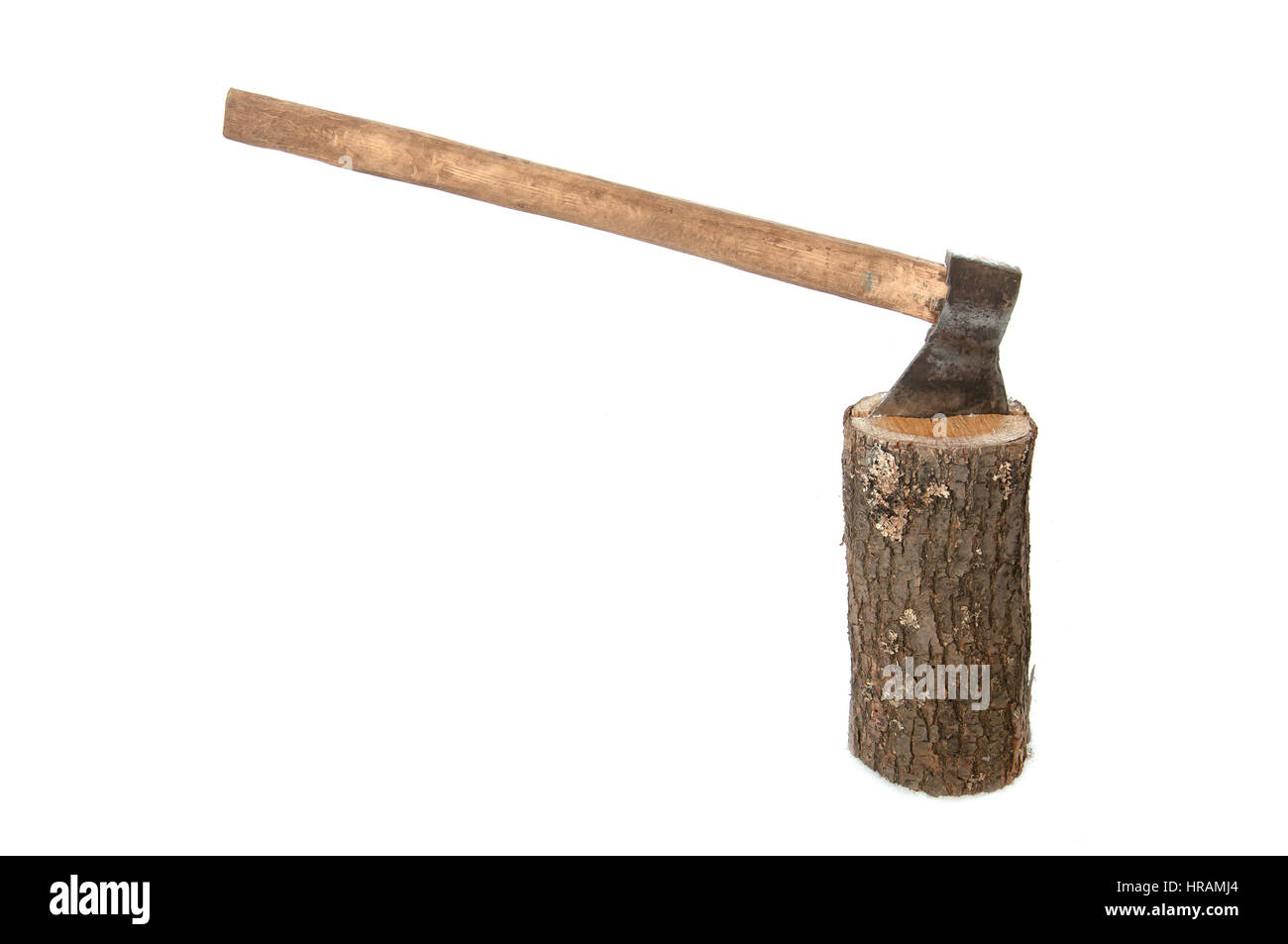 Axt und Log auf Schnee Stockfoto