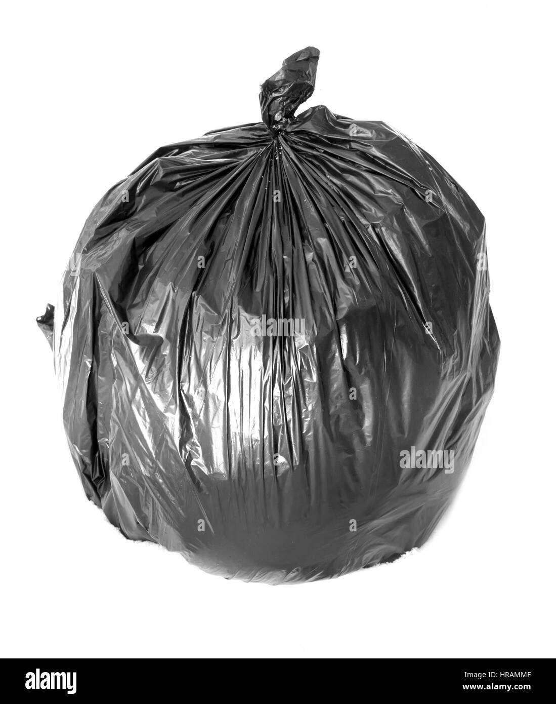 schwarze Tasche von Müll auf weißem Hintergrund Stockfoto