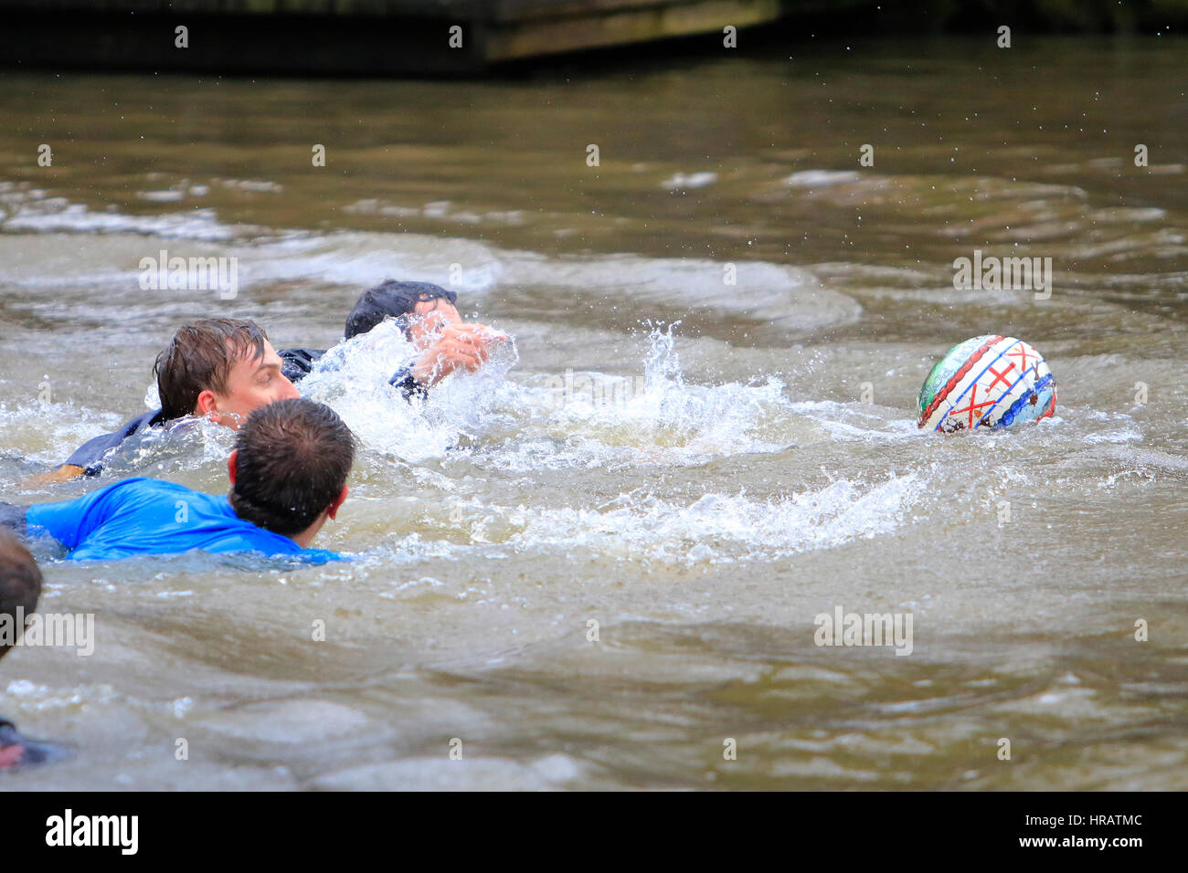 Ashbourne, UK. 28. Februar 2017. Königliche Fasching Fußball, Ashbourne, 28. Februar 2017. Bildnachweis: Richard Holmes/Alamy Live-Nachrichten Stockfoto