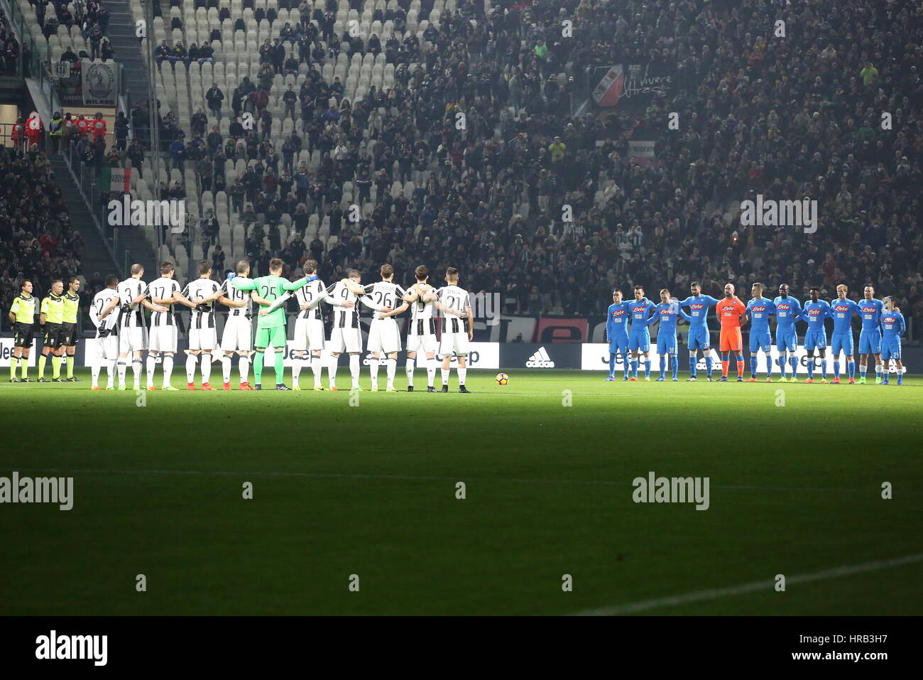 Juventus Stadium, Turin, Italien. 28. Februar 2017. Juventus und Napoli beobachten eine Minute des Schweigens zu erinnern, Roberto Fiore, ehemaliger Präsident der Partenopei, vor den italienischen Pokal Halbfinale zwischen Juventus FC und SSC NAPOLI im Juventus Stadium am 28. Februar 2017 in Turin, Italien. Juventus gewinnt 3-1 über Napoli. Bildnachweis: Massimiliano Ferraro/Alamy Live-Nachrichten Stockfoto